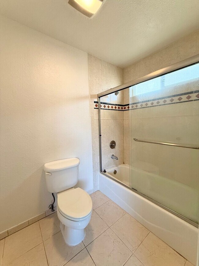 Building Photo - $4,100 - GORGEOUS 4 BEDROOM UNION CITY HOME