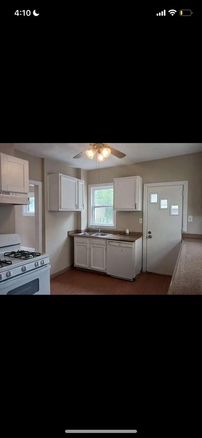 Building Photo - 203 W Ross Ave