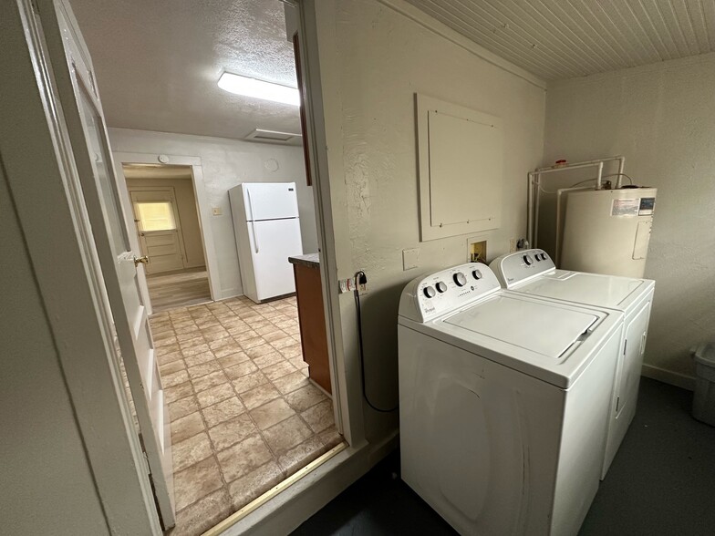 Building Photo - 405 Benham Ave