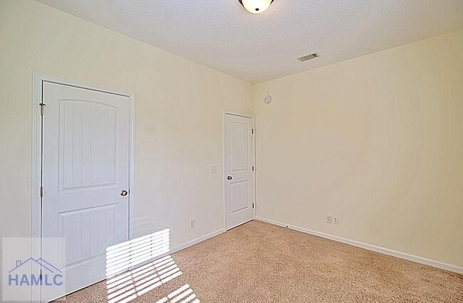 Building Photo - 452 Huntington Dr