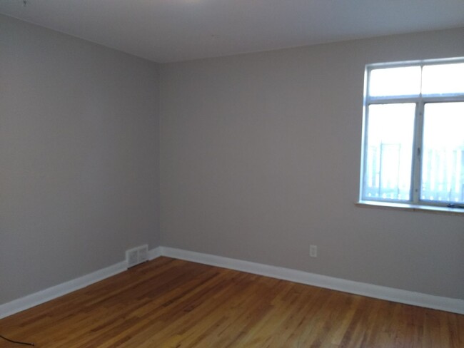 Building Photo - Park Hill 2 Bedroom 1 Bath Central Air! At...