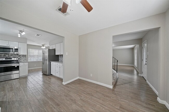 Building Photo - 643 Ames St