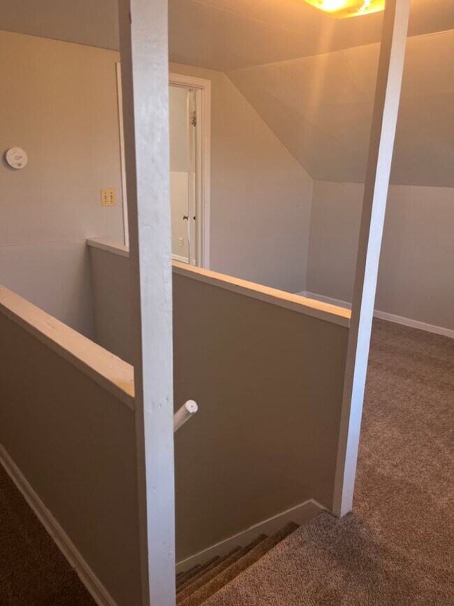 Building Photo - 3 Bedroom Home!