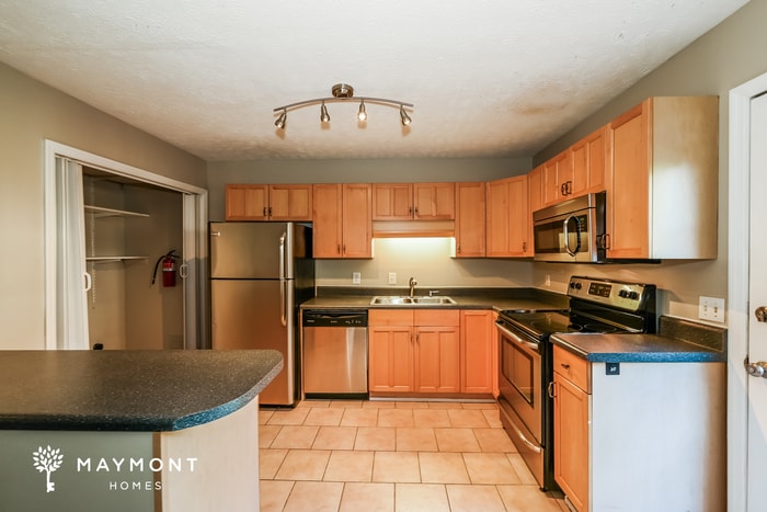 Building Photo - 3202 Lakeford Dr