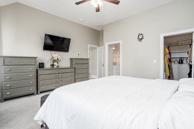 Building Photo - 22 White Pine Dr