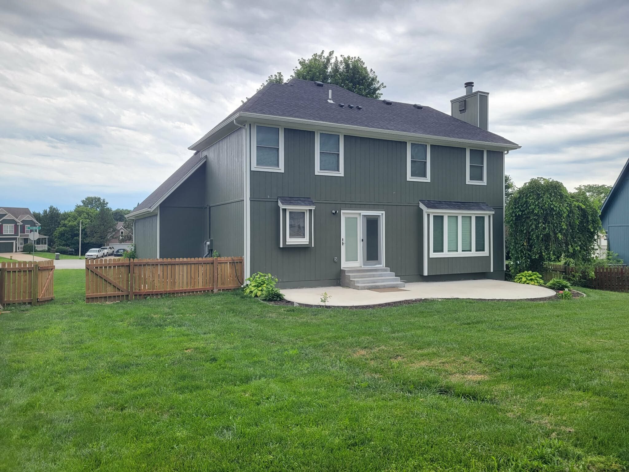 Building Photo - 1532 SE Silkwood Ln