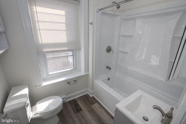 Building Photo - 700 Main St