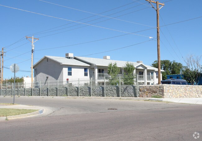 Primary Photo - 4703 Maxwell Ave