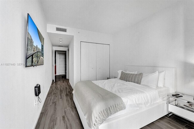 Building Photo - 801 S Miami Ave