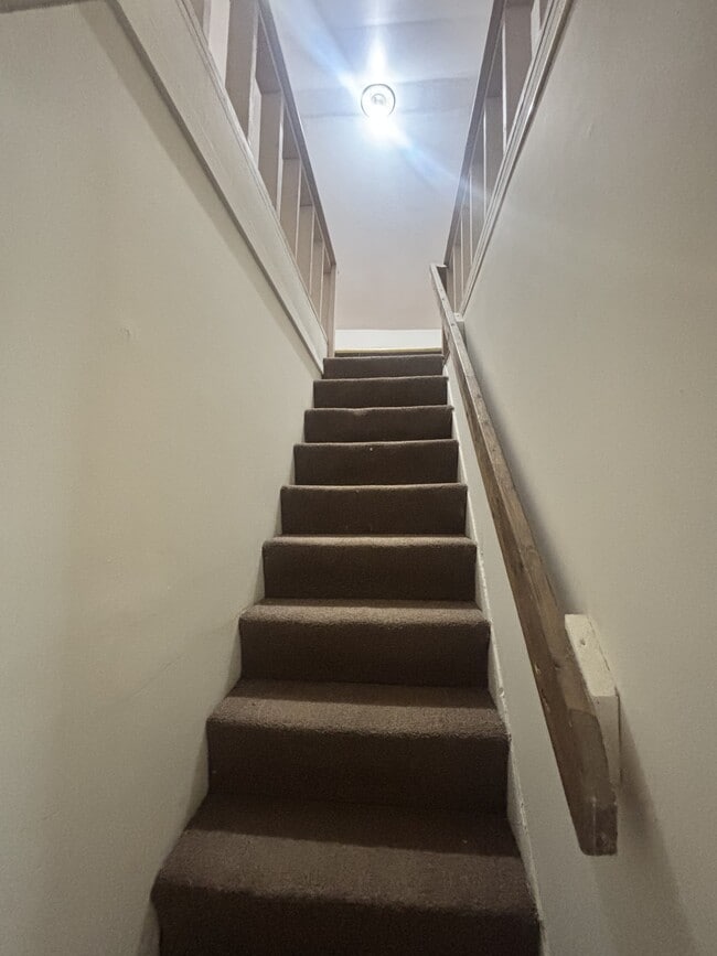 Building Photo - 135 1st St