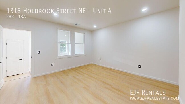 Building Photo - 1318 Holbrook St NE