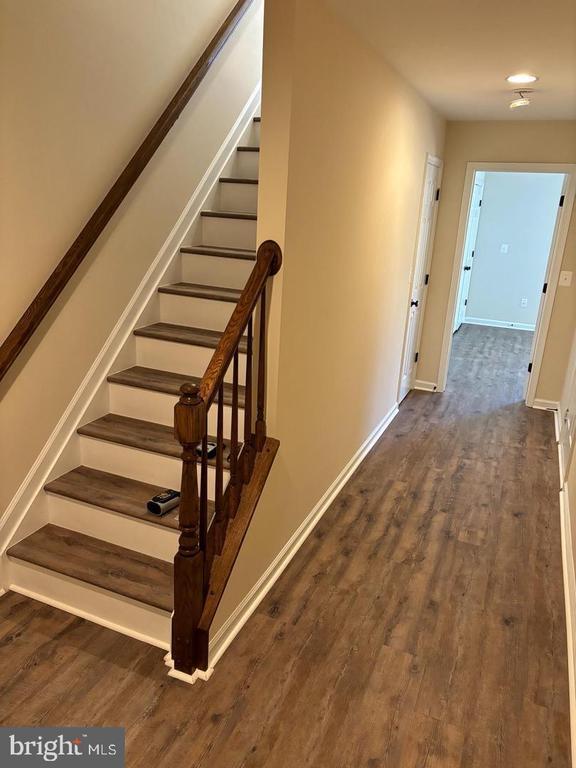 Building Photo - 2318 Drake Ln