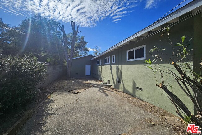 Building Photo - 3700 Glenwood Ave