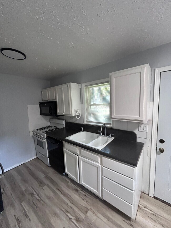 Building Photo - 7534 Blanding Dr