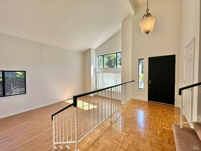 Building Photo - 768 Rose Dr