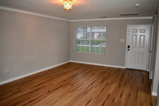 Building Photo - 410 Laurel Sage Dr