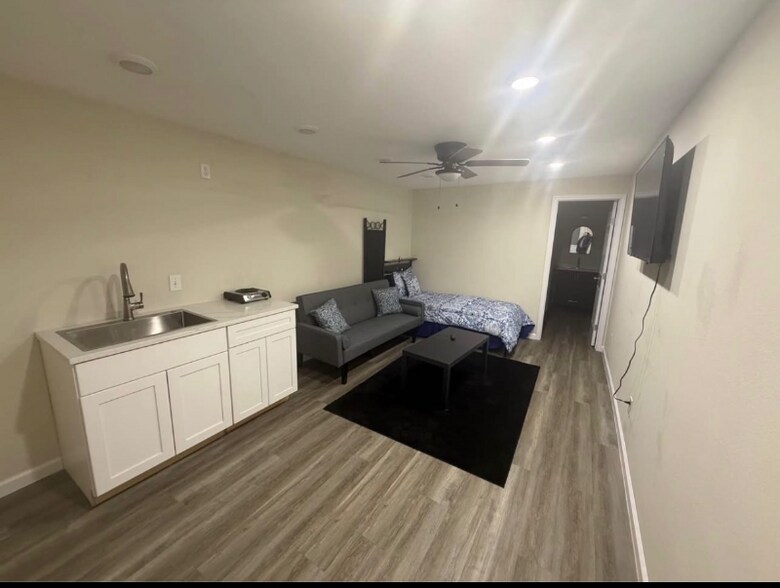 Building Photo - 4728 Crenshaw Ave