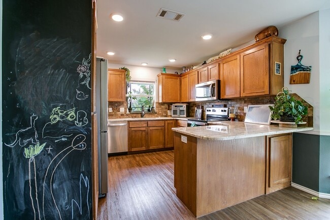Building Photo - 5022 Red Oak Ln