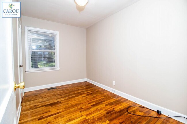 Building Photo - Cozy Cottage Near Uptown Charlotte