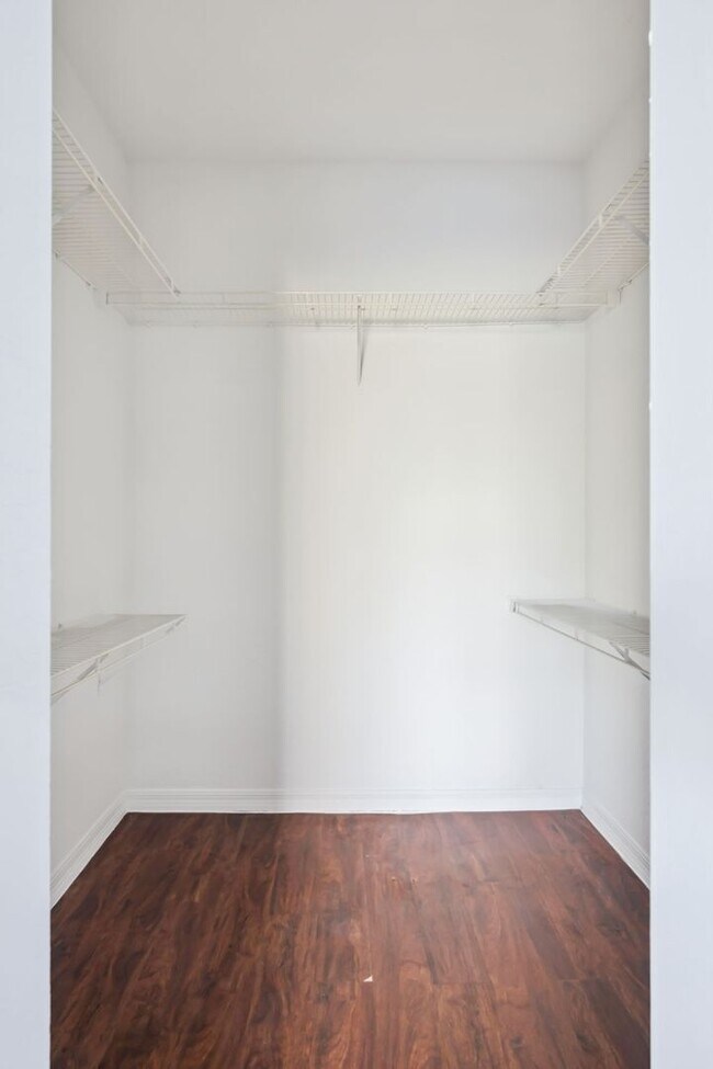 Building Photo - 6071 Westgate Dr