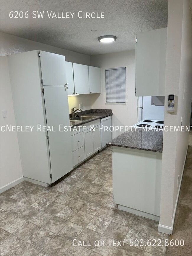 Building Photo - Beaverton, Upper Unit, Two Bedroom near Ch...