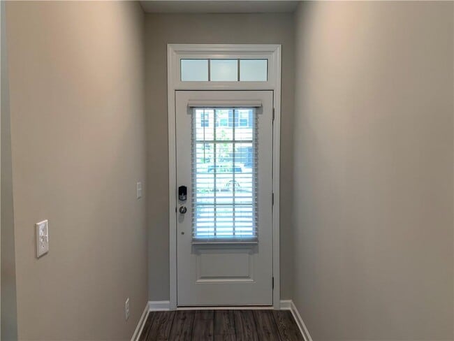 Building Photo - 2139 Lanier Harbor Pt