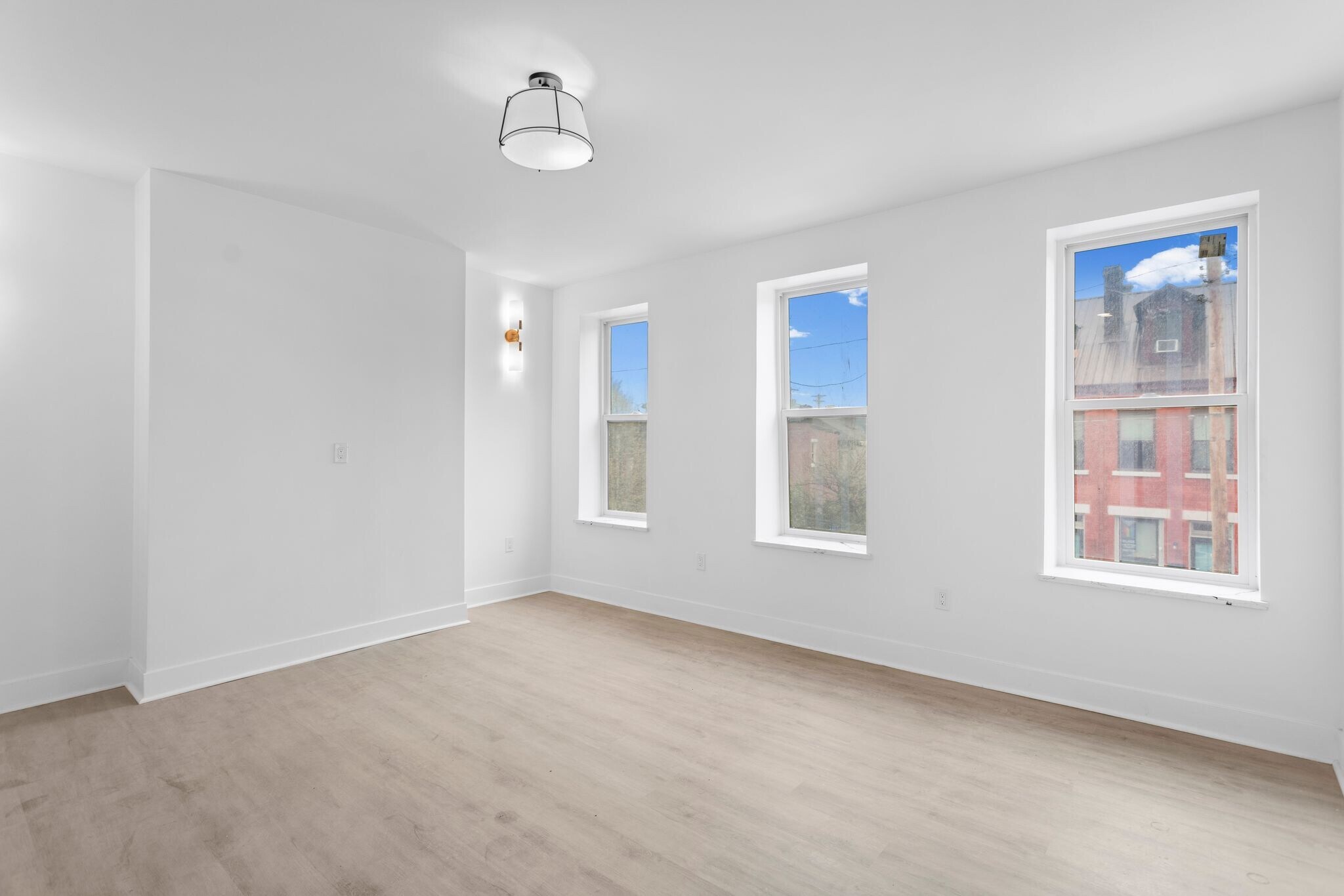 Living Room - 2035 Forbes Ave