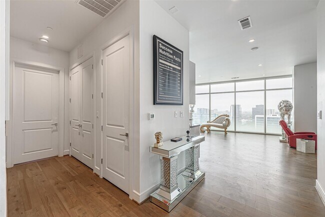 Building Photo - 4521 San Felipe St