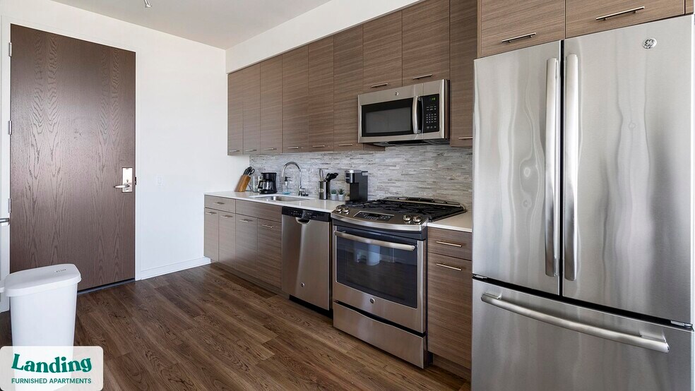 Building Photo - 347 W Chestnut St