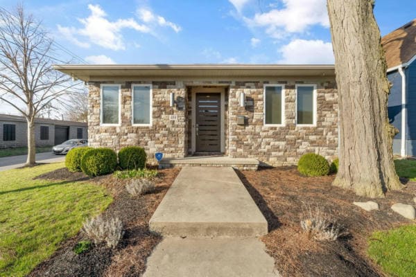 Building Photo - 484 E Kossuth St