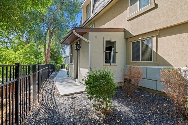 Building Photo - Exceptional Apartment Living in Boise’s North End
