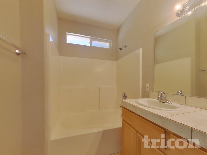 Building Photo - 733 Pino Ave