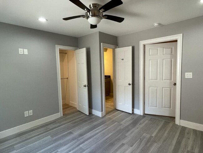 Building Photo - 1384 Wood Cir S
