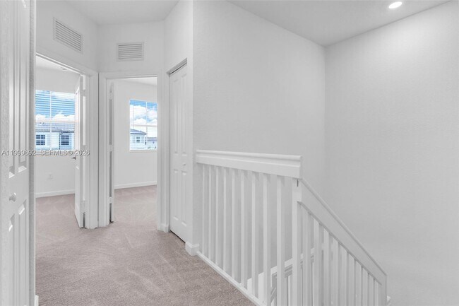 Building Photo - 2661 SE 28th St