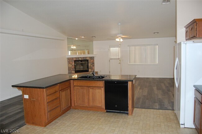Building Photo - 4911 Ridgewood Dr