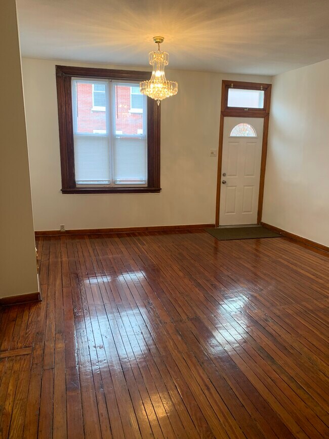 Building Photo - 850 N Taney St