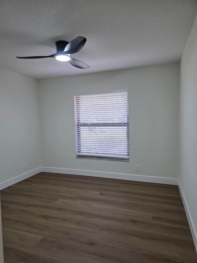 Building Photo - 11354 Island Lakes Ln
