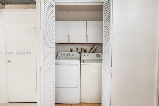 Building Photo - 3952 Cocoplum Cir