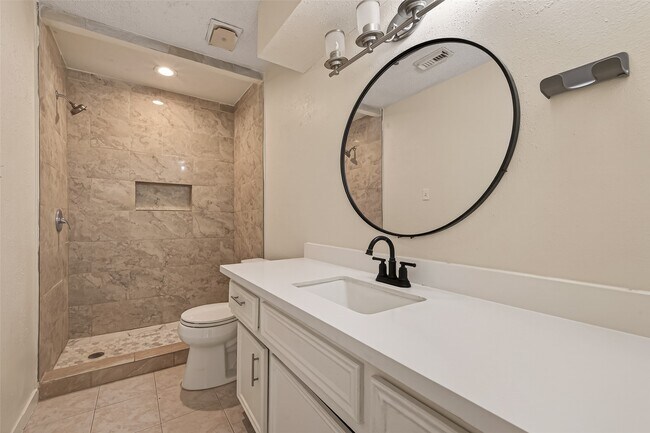 Building Photo - 11535 Bellspring Dr