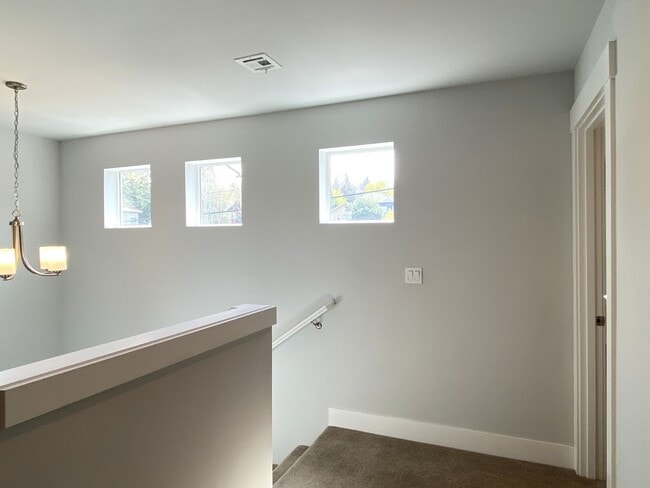 Building Photo - 1328 Wasco St