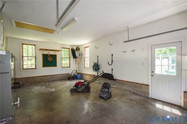 Building Photo - 13921 Whitechapel Rd