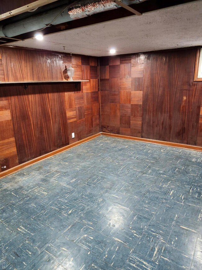 Building Photo - 68-46 Alderton St