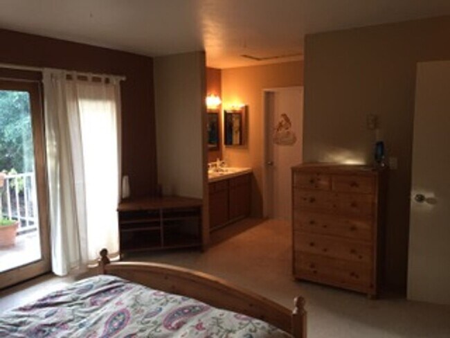 Building Photo - Cozy home blocks from the beach in Leucadia in a quiet cul-de-sac