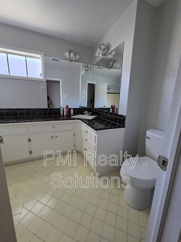 Building Photo - 4506 E 38th Pl