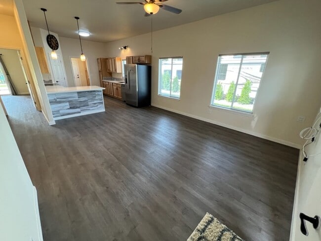 Building Photo - New Construction! 2 bed/ 2 bath with VIEWS...