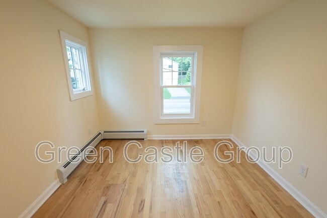 Building Photo - 146 East Ave