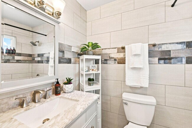 Building Photo - 829 San Fernando Pl