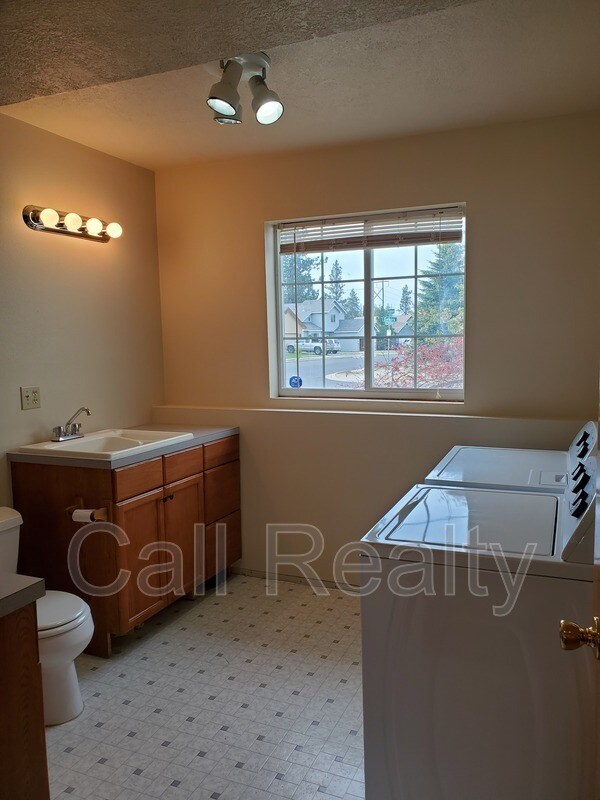 Building Photo - 6311 W Selkirk Ave