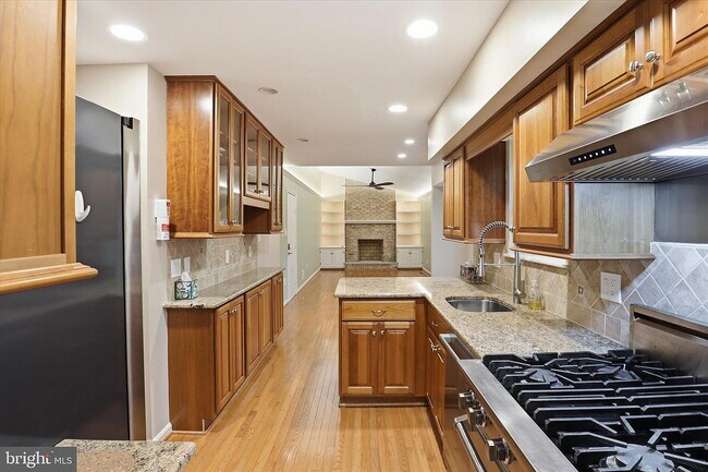 Building Photo - SINGLE FAMILY HOME.
