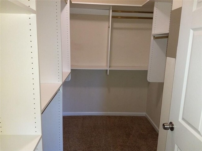 Building Photo - 2700 Pine Tree Rd NE